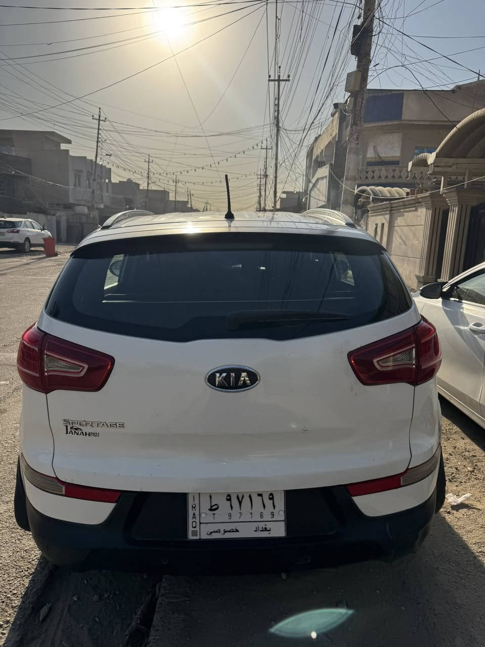 سياره للبيع سبورتج محرك ٢٠٠٠  تبريد شغال بحاله جيده اصال ع رقم *********** عنواب الامين الثانيه فرب باالبانزين خانه
