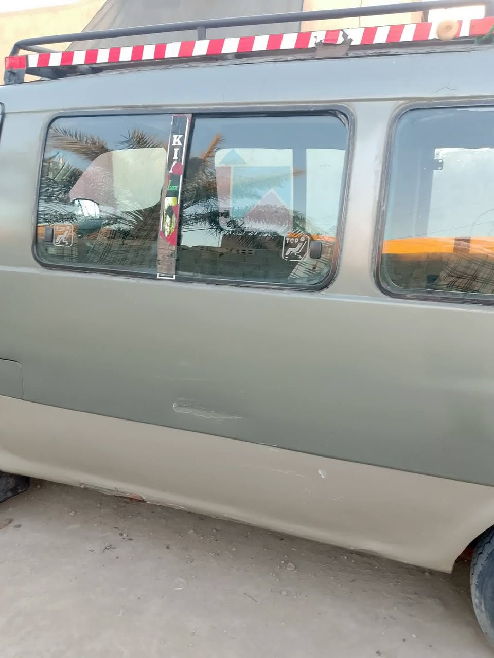 سلام عليكم بريجو البيع موديل 2000 سنويه جديده ورقم انكليزي مكان السياره بابل سعر 67 وبي مجال سيارة كاملة مصفره هيه وغرامه وخط وبحث وكله صافيه  اتصل وبيك خير ودلل *********** ملاحضه السياره بيه خياس موضح بلصوره
