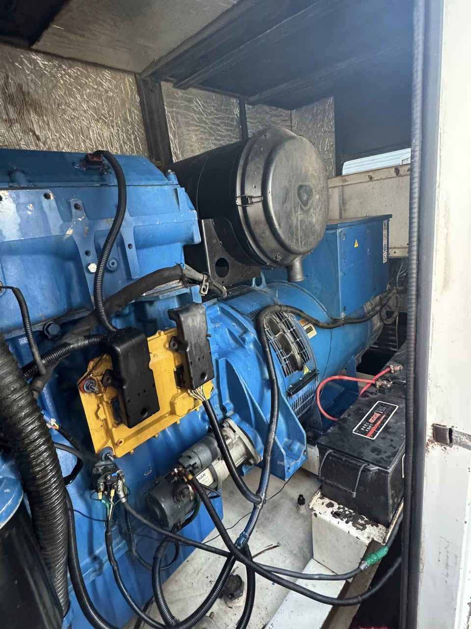 سلام وعليكم بيركز 2300 للبيع كاتم
مكينه سايس ١٠ 

راس تولد ٤٤٠ 

مكينه خير من الله 

على الحمل ابيع 

مكاني كوت 

للستفسار اتصل 

***********
