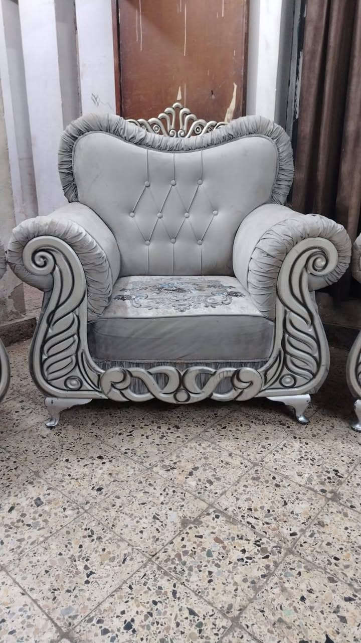 تخم 10 مقعد💺 اخو جديد أي ضرر مابي خشب بلوك تسكام تكمه سفنج ضغط عالي تفحص وتأخذ سعر ,,300,,بي مجال مكان لبياع *********** يوجد واتساب
