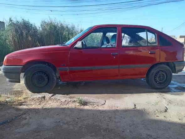 كاديت السياره كفاله عامه شرط التحويل او وكاله بكيفك شتريد حاضر  موديل  1991مراوس ب فكترا حجم 18او16 والرقم حته لو اخضر الماني عادي بس كون السياره نضيفه العندو يتواصل ع الرقم ***********اني مكلف بالنشر
