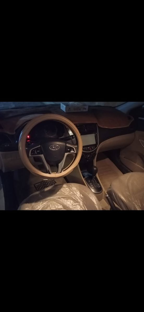 السلام عليكم سياره اكسنت موديل 2016 فول خليجي استخدام بيت بيه بارد بالجاملغ الخلفي شيء قليل تخم تاير جديد السعر ١١٥ وبيها مجال بسيط العنوان النجف الاشرف ***********
