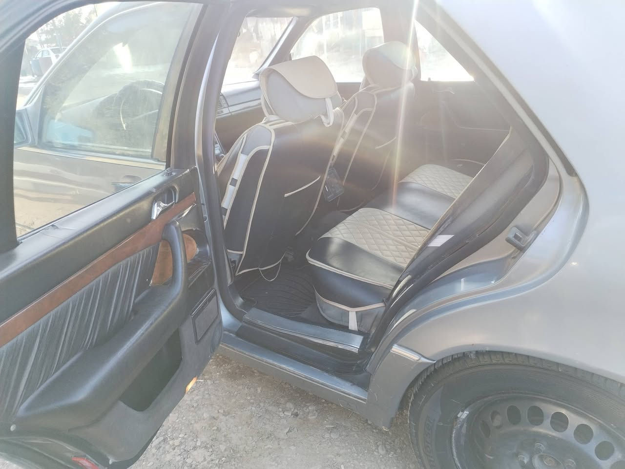 السلام عليكم شبح للبيع  موديل1992رقم دولي صلاح الدين  بسمي سنوية لل2030 هزة ساقطة السيارة جاهزة سنتر لوك مري شفط التبريد الكمبريسر مجيم وعندي واحد مال كصة بعد ما شادة محرك محور ففيتي 3000السعر65بي مجال قليل مكان السيارة سامراء تليفون***********
