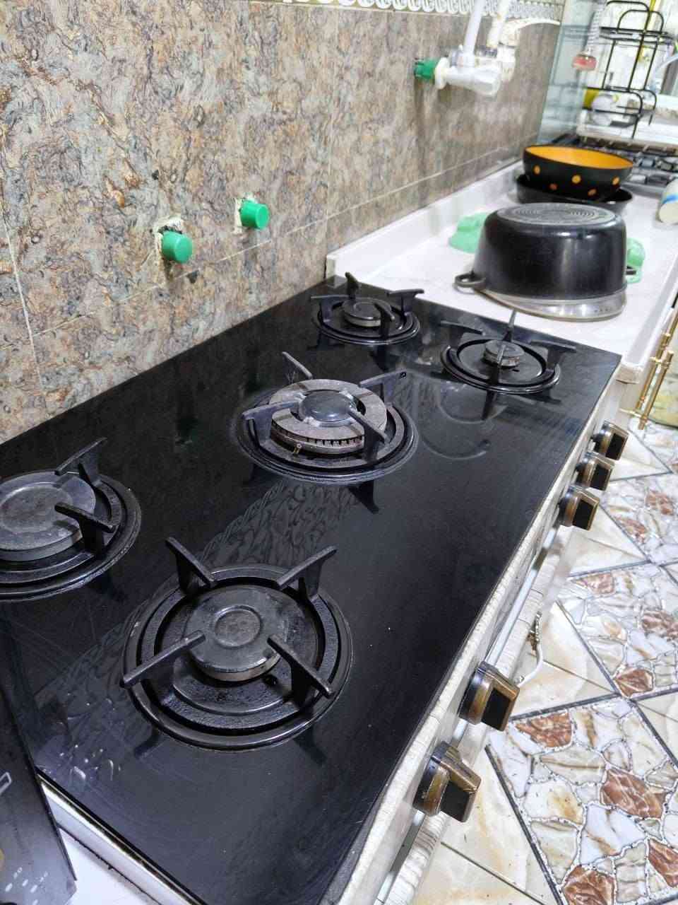 اخوان السلام عليكم
...........................طباخ 💙😍........................

عندي طباخ تركي درجة اولى نارة قوية.......
 يتكون من خمس عيون كبيرة ووسط وصغيرة مع محلق يتكون من خانة خزن وجرار طبعاً الطباخ جداحة الكترونية ويدوي السطح زجاج لون اسود قووي وبي متانة وتجي تفحص وتجيك يلا تاخذ 
رايد سعرة على 100 ألف وبي مجال قليل 

..........................مرتب🌹.........................

العنوان: البصرة/الزبير 
رقم الهاتف: ***********
