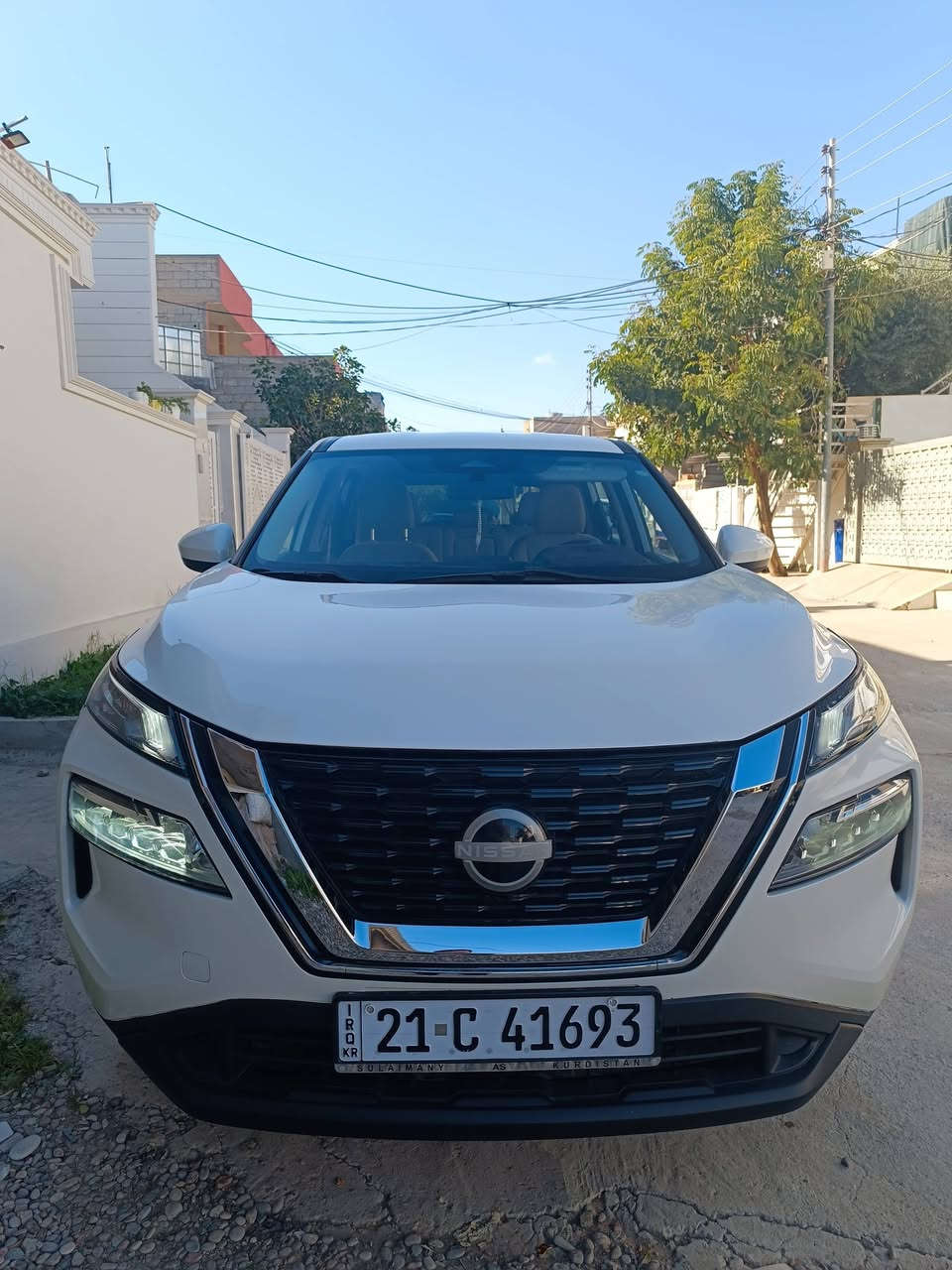 نيسان روج ٢٠٢٣ sv ابيض بدون صبغ وبدون ايرباك داخل رصاصى بس دعامية امامى مبدل ما باقى على بلاد بشرط للبيع رقم الموبايل ***********
