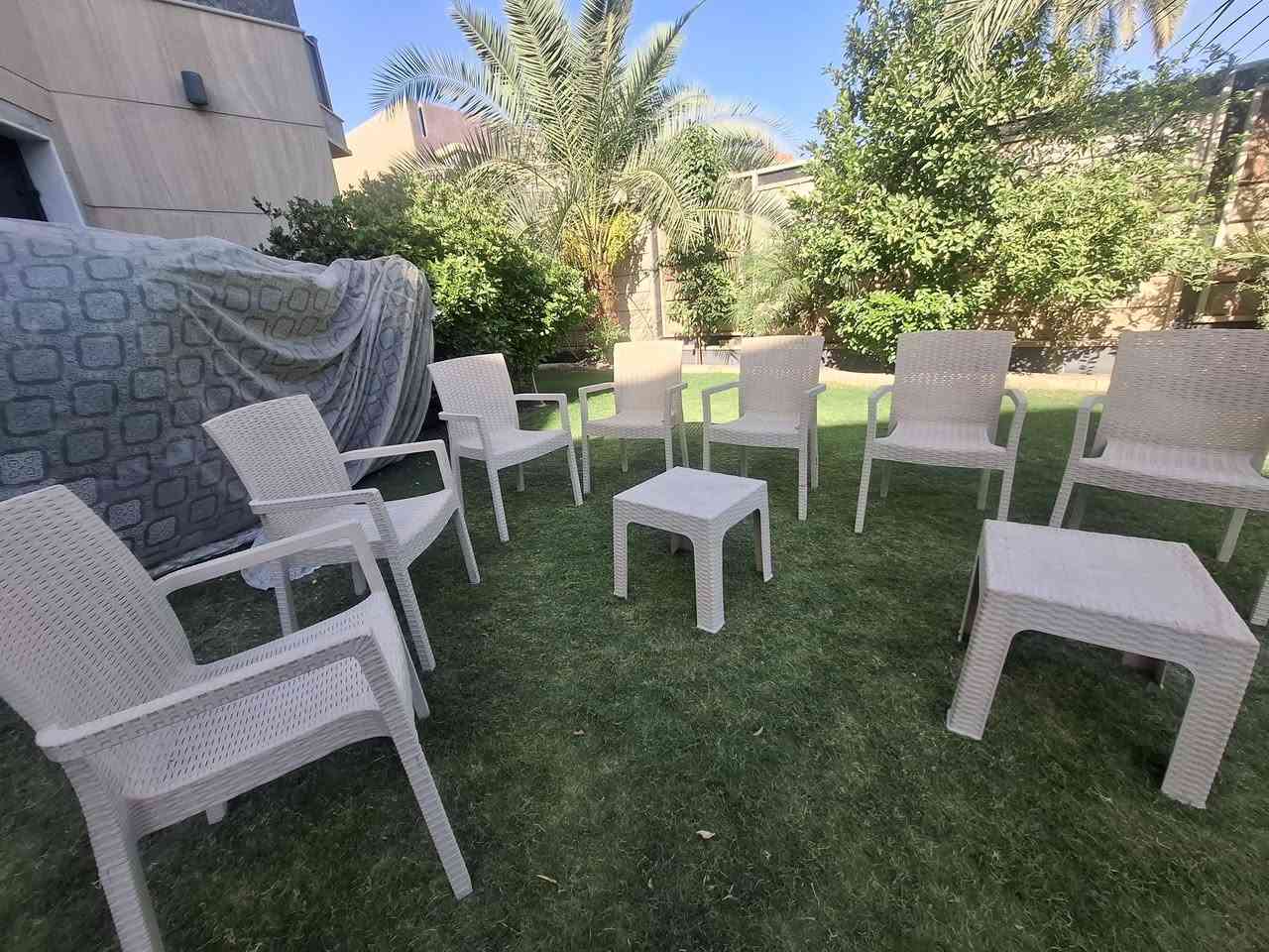 السلام عليكم توجد كعده  خارجيه مع كراسي بلاستك  العنوان الحارثيه اتصال على رقم ***********
