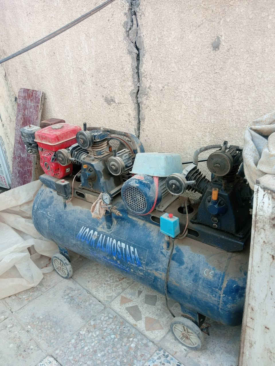 السلام عليكم غراض كامله مال محل لبيع حته نواعم بيه هوي العنوان بغداد حي ور الرقم *********** كله شغال

