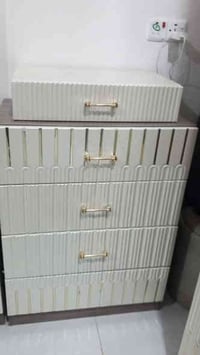 غرفه تركي اللبيع استخدام قليل جداً نضيفه بسعر مناسب بييع مستعجل 078913...