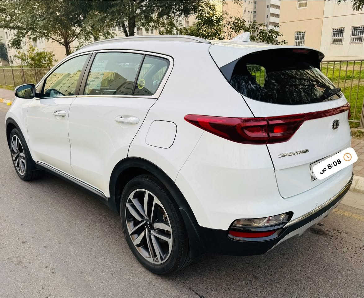 السلام عليكم شباب للبيع كيا سبورتج موديل 2021 وكالة الدولية مكفولة كفاله عامة من الضربه والصبغ والتبديل والبارد ماشية 47 الف 
مواصفاتها ،،بصمه،، وتشغيل عن بعد وترحيب والكراسي الامامية كهرباء شاشة اصلي وكامرة واريل نڤكيشن وحساس امامي وخلفي ولد ابيض ،،وكت مال جيتي ،،وتبريد بيانو وقطعتين تبريد وحساس مطر ومراية اوتو دم ،، وداخل جلد حمصي ،،وبروجكتر  ومحرك 2000 دوش ومري شفط ودبل تحكم ومود درايف ومانع انحدار ورقمها بغداد الجديد وبسمي مشروع وطني ،،وهزة جديدة
مكانها بغداد للاتصال ***********
