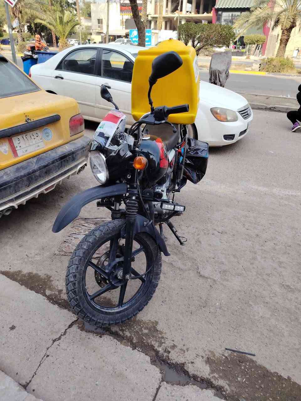 بوكسر للبيع نهايه 2022
اللون اسود 
ماشيه 58,000 
عارضها 1,950 
دراجه بااسمي تحويل ثاني يوم اروح وياها
مكاني بغداد أبو غريب 
جاهزه كبل للشارع مابيها
***********
