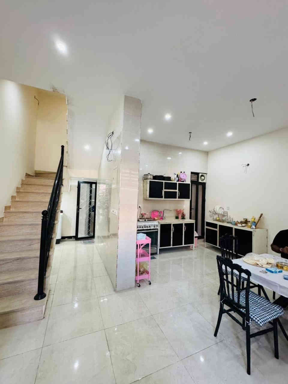 #للأيجار في السيدية
50 مترنضيف جداً 

يحتوي على 
• ثلاث غرف نوم 
• مدخل واحد
• صحيات عدد 2
• موقع العقار مربع التصنيع
 • سعره : ٨٥٠ الف قفل مقدمه شهرين
للأستفسار : ***********
