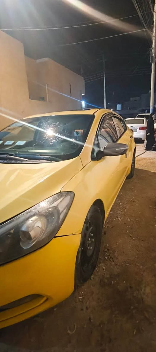 كيا سيراتو ٢٠١٣ خليجي فول ما عده البصمه رقم بغداد بسمي مصفره هيئه وغرامات السياره بيها ضربه بقبق الصندوك خفيف ما مبدل نفسه راجع مكينه ١٦٠٠ دوش مكينه كير تبريد كلشي ما بيهن مكانها البصره السعر ٨٥ وبيها مجال قليل *********** مراوس حسب القناعه البصرة, العراق
