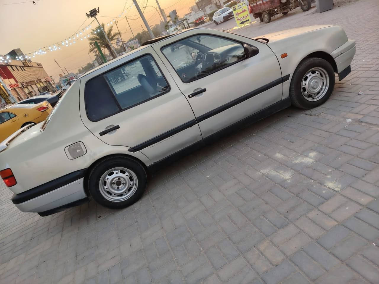 سلام عليكم من رخصة الادمن
فنتوموديل ٩٣
محرك ٢٠٠٠مكفول
كير اوتو مكفول
تبريد ع سويج
صدرخلفي امامي جديد
تخم تاير مع ويل بلادي
صبغ عام وبيها جراد
سياره جاهزه ع آخر حبابه 
رقم بغداد لدولي
هده جديده
السعر ٣٨وبيها مجال
مكانها دوره حي لصحه 
اتصال ***********
