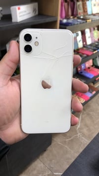 ايفون ١١ عادي الذاكرة ١٢٨  البطارية ٧٤  مبدل شاشة  بصمة وجة شغالة  الظ...