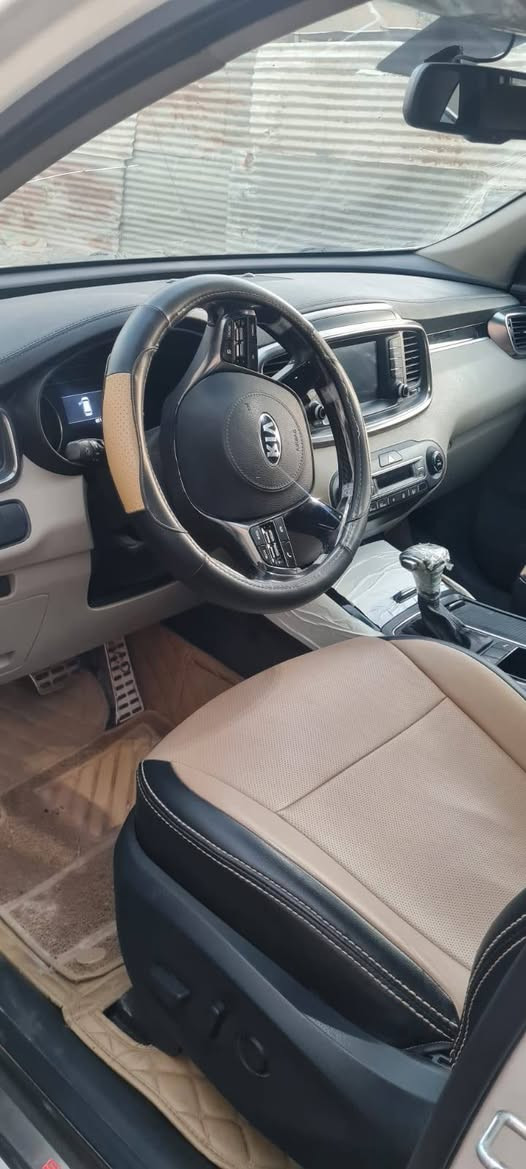 سورنتو خليجي 
موديل 2020
دبل شباك 
لون ابيض 
٦ سلندر ٧ راكب 
فوووووول مواصفات بنورما
بصمتين: 
بنووورما 
بردات خلفية اصلية ￼￼
الباب الخلفي كهرباء 
كشنات ٢ كهرباء 
شاشة كبيرة اندرويد  
كامرة دوارة اصلية 
حساس امامي وخلفي 
مري شفط مع القفل 
تحكم استيرن فول 
حاكية : ابلوتوث: اوكس 
كيجات السرعة زئبقية 
شاشة الدشبول الكترونية 
نظام ايكو درايف 
نظام سبورت ورياضي وعادي 
تبريد ابيانو لمس 
تبريد ٣ قطع ثلج 
مانع انزلاق وانحدار 
اضواء ترحيب بليدات 
علامة سورنتو بلدوسة 
لد امامي وخلفي 
لايت زنون اصلي 
اشاير بلمري 
يدات نيكل اصلي 
ويل اكروم ١٩
تخم تاير جديد لك 
ماشية 73 
كير ومكينة وصدر وحدادية وتبريد خير من اللة 
سيارة جديدة ومال بيت مابية اي نقص 
كتلوكات الشركة موجودات// 
 السعر 280
***********
***********
