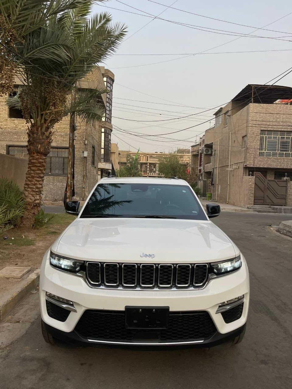 السلام عليكم
جيب كراند شيروكي 4XE 2024 وارد امريكي
         حجم المكينه : 2000  تيربو + هايبرد + بلك إن 

                          الون (أبيض )
المسافة المقطوعة : 38 الف ميل
 الضرر : الباب خلف الصدر صبغ(نفسه مصلح)
وباب الصدر شبرين فقط 
( م/ من امريكا بيها رش باب الصندوق فقط كلير )
(السيارة ليبل واحد بدون تبديل اي قطعة)
          حالة الايرباك : سليم مطاك ولا ايرباك 

السعر :330$ وبيها مجال بسيط
التواصل ***********
متوفر واتساب
السيارة منفيس بأسمي ( ترقيم بنفس اليوم ) 
السيارة تنباع مرقم بغداد بأسم المشتري  
مكاني : بغداد / البلديات  

#مواصفاتها
1.شاشه 
2.بصمه
3. تشغيل عن بعد
4.دمام خلفي
5.كشنات جلد
6.كشن السايق ميمري
7.كشنات كهرباء
8.صندوك كهرباء
9.حساسات خلفيه
10. قطع تبريد 
11.اشاير بالمري
12.رادار امامي
13.رادارات 360
14.ثلاث وضعيات قياده
15. بنوراما فتحتين
16. كير ماوس
17. نظام منحدرات
18. هيترات بالكشنات 
19.ويل كب كروم
20.لايتات لد
21.بكلايت لد
22.كشافات
23.بصمة ابواب

فول مواصفات 1/1 جاهزه
