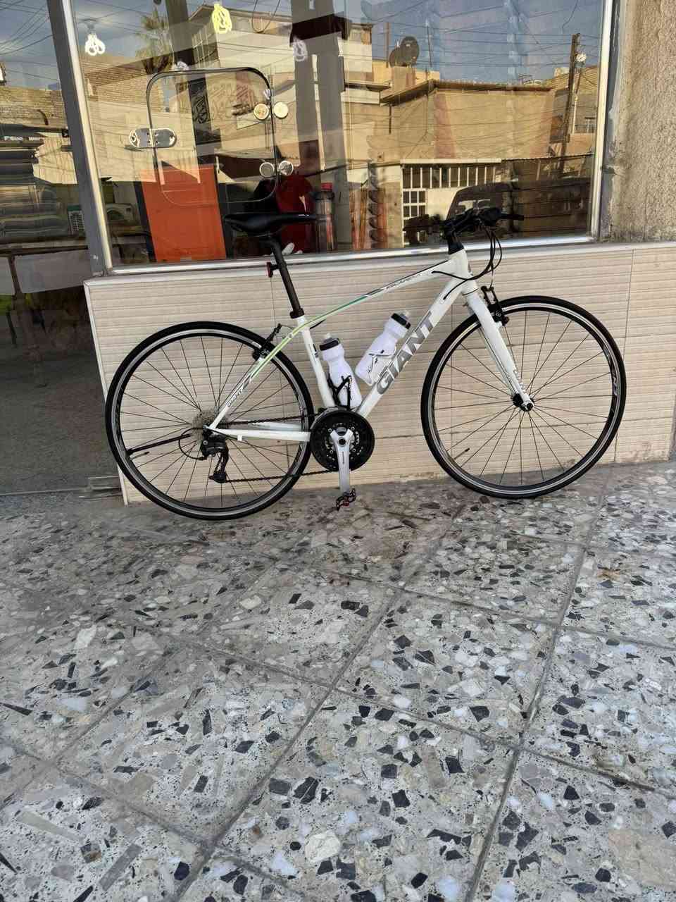 السلام عليكم بايسكل  c700 للبيع
الماركة جاينت ياباني 
الحجم 28
كامل مكمل أي نقص ما بيه 
العنوان بغداد الزعفرانية 
السعر 270
الرقم ***********
