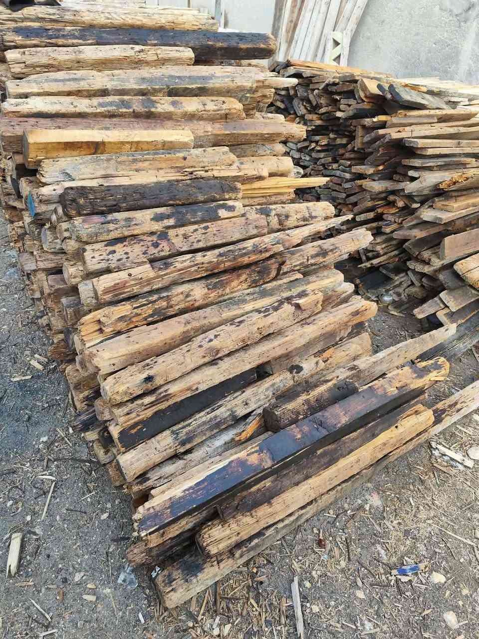 قالب خشب مستعمل للبيع العدد 10مكعب بسعر مناسب جدا جدا العنوان بابل هاتف ***********
