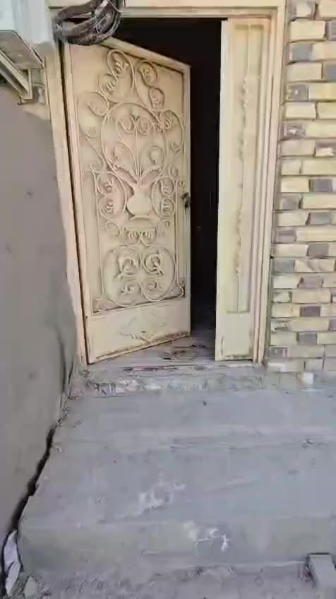 بيت ايجار حي الحسين
ايجاره 250 الماي والمولده والكهرباء ع ابوبيت بي غرفه مطبخ صحيات 40 متر 
قرب مطعم 🍴 العكايشي***********
