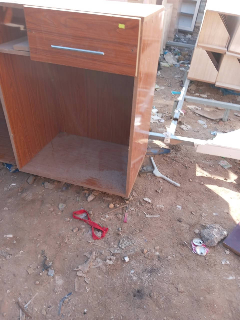 ميز كاشير كله لوك جديد العنوان ناصرية حي الفداء ***********
