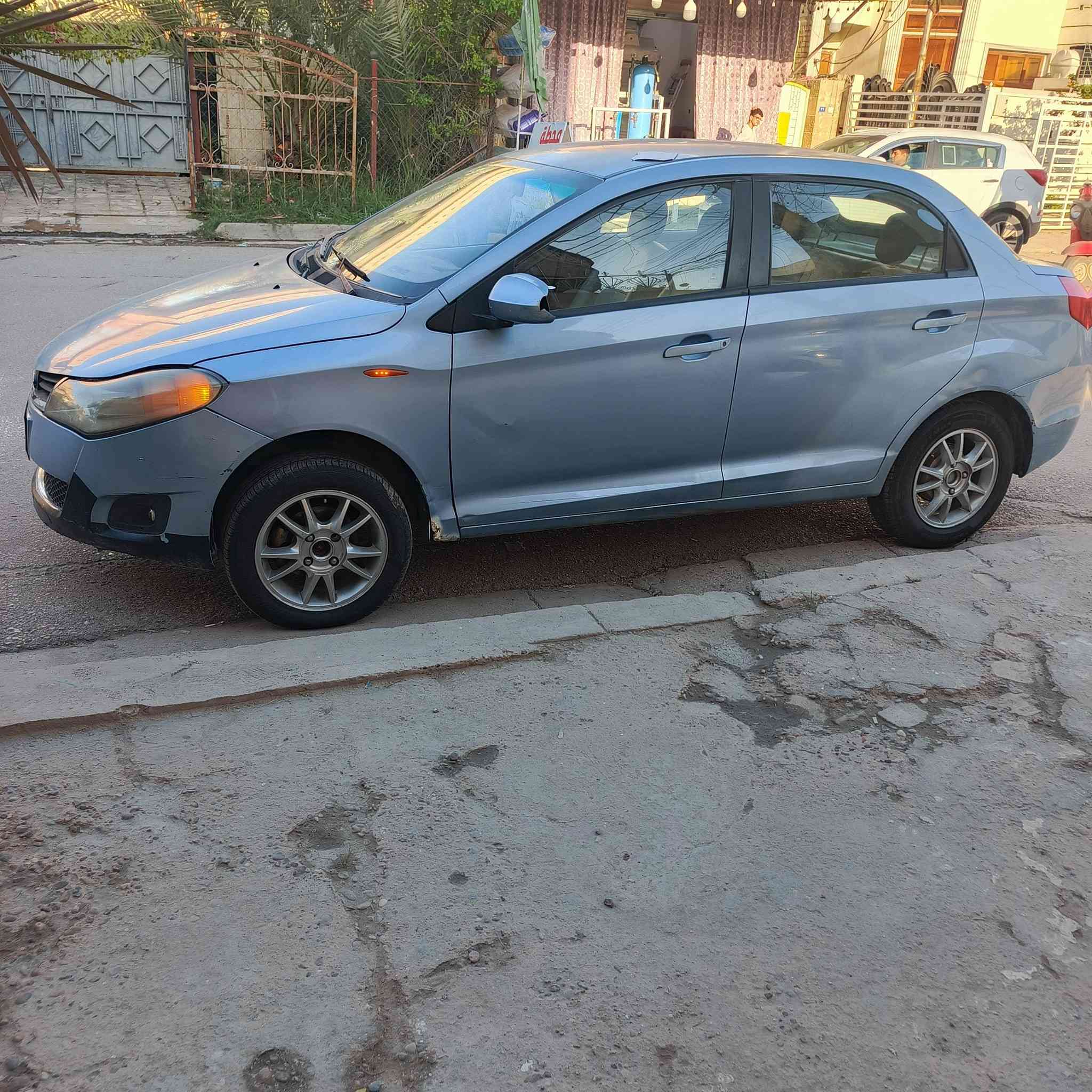 السلام عليكم  تحية طيبة للجميع فلاوين 2 2011
تفاصيل كاملة للمهتم بلشراء   حتى نكون على بينه أمام الله مااخليك تتعنى وتشوف غير شي هاي كلشي ذكرته بلمنشور واسف على إطالة 
  (عوزها بس تجفيت)
صدرها كله جديد الامامي طوبات طبلات  شمعات  دبلات بحيث حتى لوي الدبل بعده مدايس   قواعد دبل اذاين محرك ومال كير هم جبتها بس بعدني مشادها الحدادية الخلفي هم نظيفه ما بيها اي تقصير  بوش هاوزن دبل  بولبرنات كلهن نظيفات يعني صدر امامي خلفي كله جديد مسويه بالجديد عدا المشط. شغلات الكهربائية كلها مضبوطة من مراوح فان وتبريدها ثلج داينمو جديد قفل سنتر لوك جام كلشي  بيها  تخم نوزلات واير بلك قاعدة فيتبم كاملة جديدة شادها تخم تاير  نظيف  قايش تايمن كيس جديد ورولة ودشلي بشهر الواحد بدلتهن رولات الباقية كلهن نظيفات صوت المكينة ناعم بشهر ال١٢سويت كورها كلف ١٢٥ بس شغل واغراض الله شاهد كله اصلي اشتغلته السيارة مكينتها استندر وقابله للتجفيت لان نظيفه  واعتقد بس الرنگ جلس وكامت تدخن لان المكينة ناعمة. ونگرة سلف ..بريكها ممتاز  كير حاوية جديد كفائته١٠٠٪ .. بيها تصليح بخشم الشاصي فقط مسحوب صبغ نص بنيد وتريشة باب السائق  والباب الورة السائق جانب منه مرشوش شي على شي سيارة صفاحها حلوة وملمومة   بيها خياسات فقط الجاملغات الأمامية الذيل واحد مسوية والثاني لا نقص بطانة جاملغ فقط باقي دواخل مكفولة من نرمايد باب وجاملغات الخلفية دايمهن بلاد بدون تصليح مرشوشات زفت ابيض ومحافظ عليهن  
الله شاهد سيارة مصروف ومتعوب  عليها ومضبطها كل غراضها جديدة  سنوية  ب اسمي قفلها  من الاخير ٣٧٠٠ عراقي   *********** بغداد
