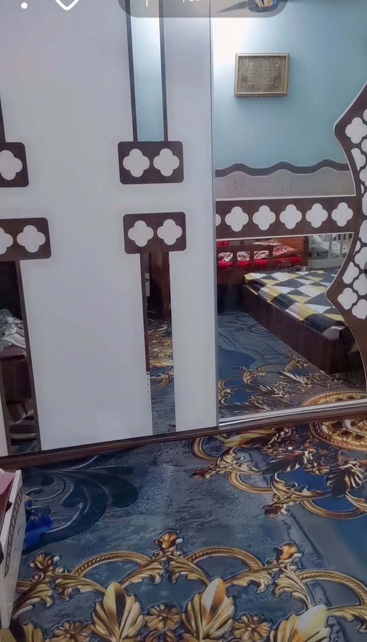 للبيع ٢٠٠ وبيها مجال  فقط جرارات الميز يراد إلهن شد زين وتخته من الجربايه نكسرت وخلينه خشبه بمكانها


**إذا كنت صاحب هذا الإعلان وتريد حذفه لأي سبب، رجاءا أرسل رسالة إلى الدعم الفني**