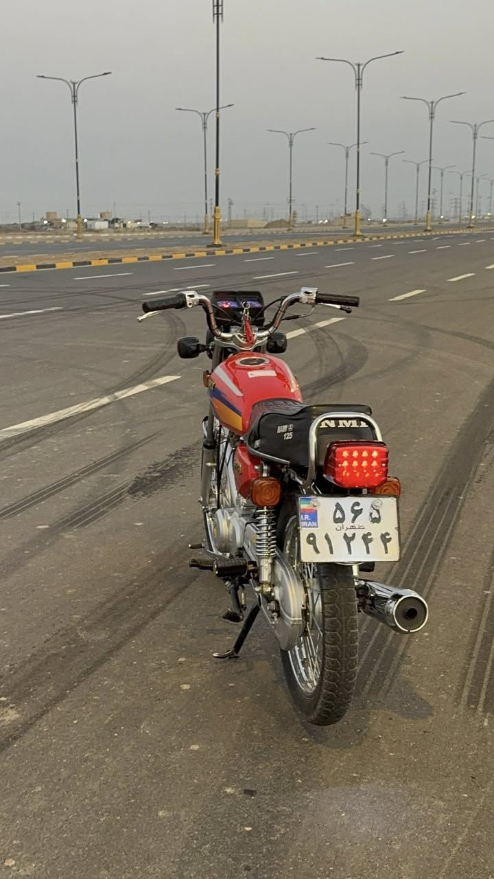 السلام عليكم للبيع أوراق سيد خلدون موديل 2018 الدراجه صارله شهرين من تعمرت ٤ تبديله دهن اله للستفسار ***********
