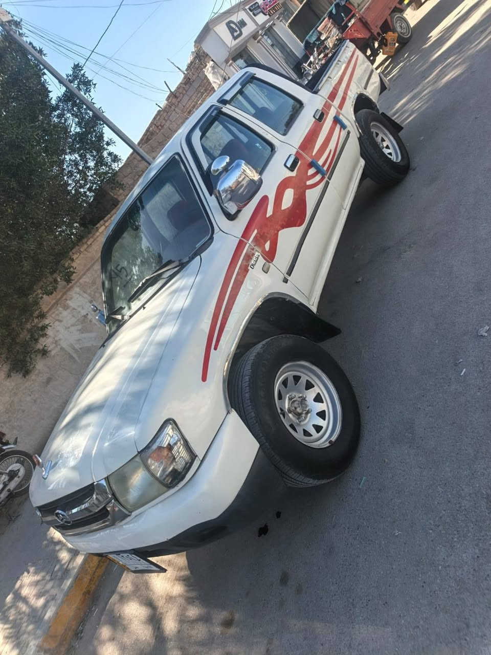 سلام عليكم دير موديل ٢٠٠٦ مكفواله من ضربه وتبديل مشروع وطني رقم قادسيه تحويل مباشر سنويه جديده كير ومحرك تخم تاير كهربائيات شغاله *********** مكان دوانيه عفج سعر تصل واستفسر
