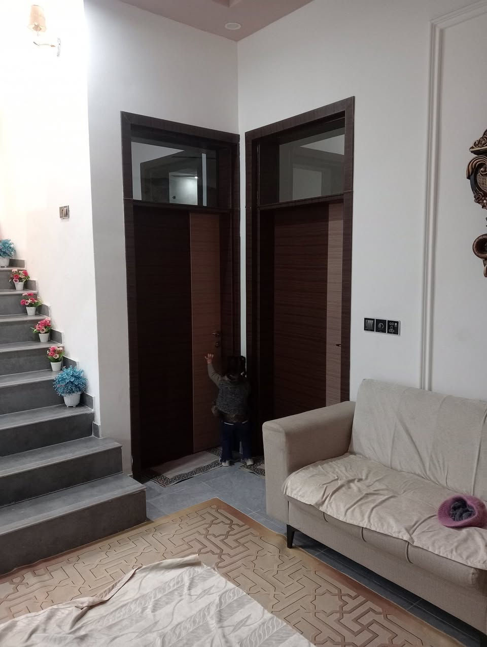 دار للبيع حي الجامعة..خلف مدرسه الجامعة مباشر 
100متر
10×10 ركن طابو صرف .. على شارع 15 
طابقين مسلح 
الطابق الأول.. غرفة.. صاله.. مطبخ حار..بارد. استقبال.. 2مجاميع صحية 
الطابق الثاني..2غرفة. صاله..سطح
***********
