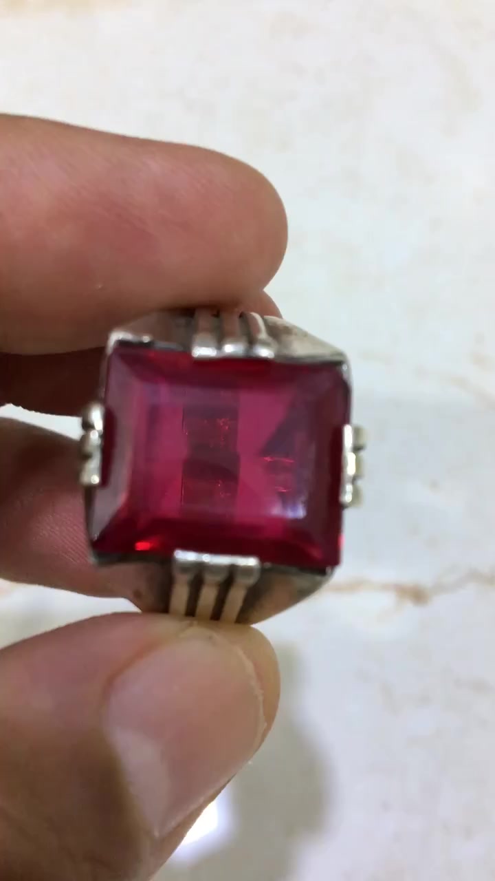 محبس ياقوت اصلي وصياغه فظه ثقيله


**إذا كنت صاحب هذا الإعلان وتريد حذفه لأي سبب، رجاءا أرسل رسالة إلى الدعم الفني**