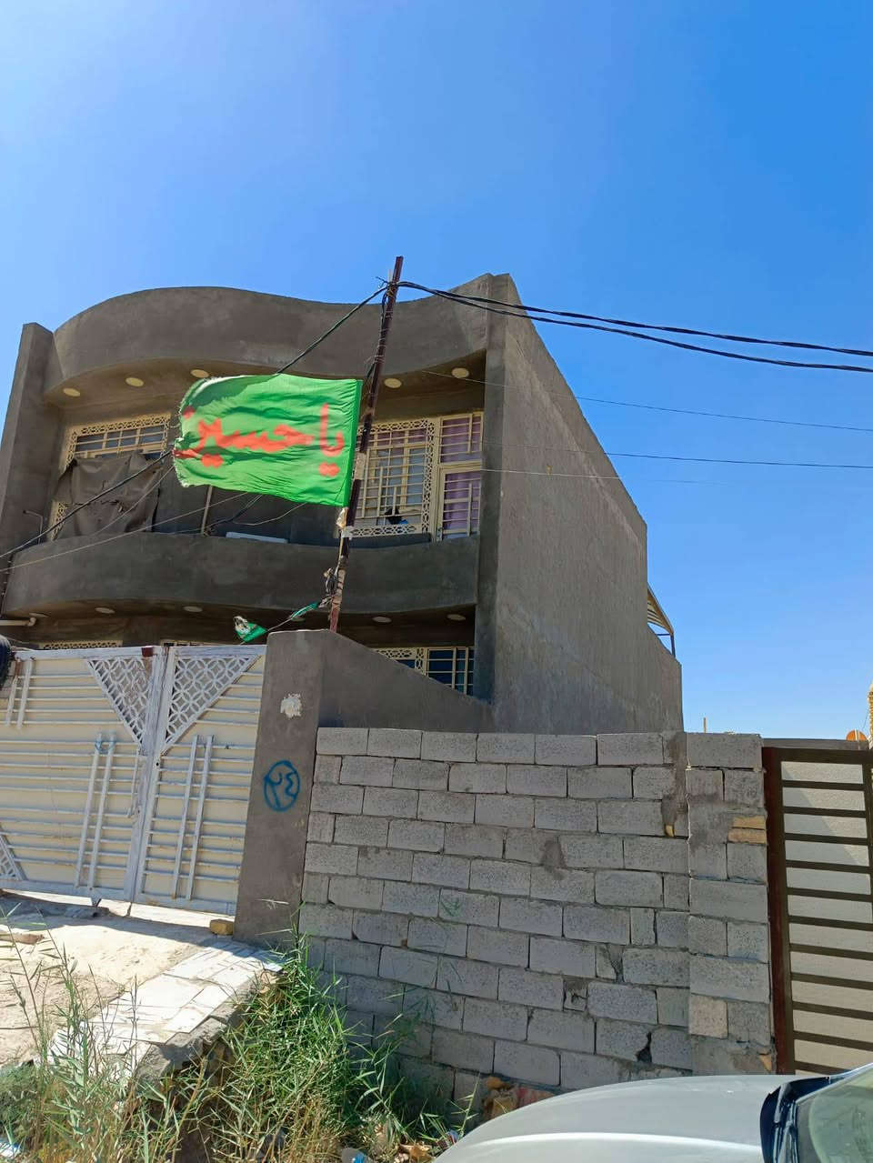 دار للبيع في الكوت الجديده نزلة اليوده يبعد عن طريق بغداد ٦٠٠ متر
المساحه ١٥٠م طابقين يحتوي على ٤ غرف نوم ٢ صاله ومطبخ واستقبال وصحيات عدد ٤ 
مرقم من البلديه وماشيه معامله 
جاهز للسكن كل نقص مابيه 
لاستفسار الاتصال ***********
