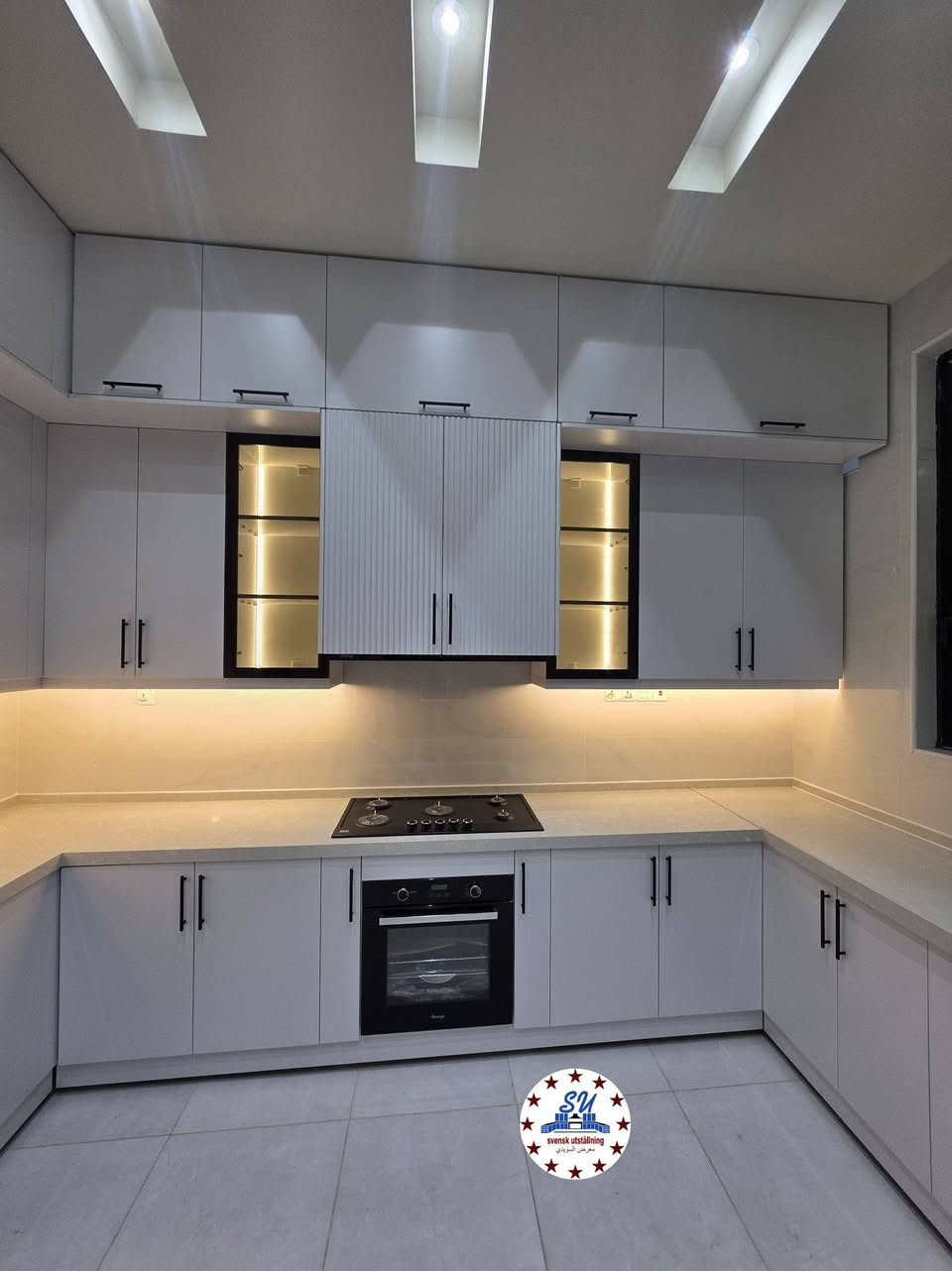 #معرض #السويدي 
أضف لمسة فنية إلى منزلك مع السويدي من مطابخنا الحديثة المصممة بأناقة وذوق رفيع لتعكس شخصيتك الفريدة 
🔹نضع امامكم احدى اعمالنا في مجال المطابخ 
🔹 ننقل لكم التجربة من الاتحاد الأوربي الى العراق 🇮🇶 بخبرات كوادرنا العراقية والاجنبية ونقدم لكم عروض مميزة  
🔷 وفترة تسليم قياسية خلال 30يوم 
🔹 مع هدايا مميزة | اذا يعبر ال7امتار تحصل على جهاز كهربائي او سنك استل استيل مع سلال 
🔺 عروضنا المميزة والحصرية من معرض السويدي للمطابخ والديكور  
🔹تصميم واقعي 3D للمطبخ مع امكانية التعديل 
🔹نعمل بجميع  انواع خشب ال HDF  ✅ 
خشب HDFالمودرن 
▪️خشب HDF الاسباني 
▫️خشب HDF ايطالي 
▪️خشب HDF الكلاسيكي 
🔸  الضمان : 
ضمان ولمدة 10 سنوات ضد الخدش ضد الحريق ضد الماء ✅
مع صيانه مجاني 10سنوات 
🔸 نعمل باكثر من 800 لون وميتيريال ✅ 
🔸 ملاحظة : يشمل المتر الارضي والملحق والسطح كوارتز (مرمر طبيعي ) 
وايضا لكم منا زبائننا الكرام ( التصميم والنقل والتثبيت مجاناً ) 
كوادرنا تعمل في جميع محافظات العراق ✅
______________
للاستفسار والطلب الرجاء التواصل عبر الخاص  ☎️ 
***********///***********
الفيس بوك//معرض السويدي //انستا//1vvgg
موقعنا 📌 السماوه حي الصدر مقابل اسواق الغدير
