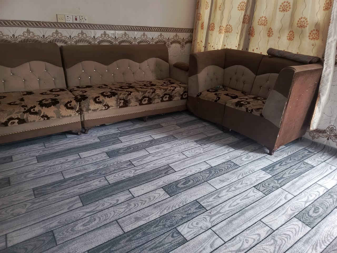 ديوان للبيع 14مقعد نضيف حيل الشراي يتصل المكان كربلاء للستفسار هذا رقمي للتواصل مع ***********
