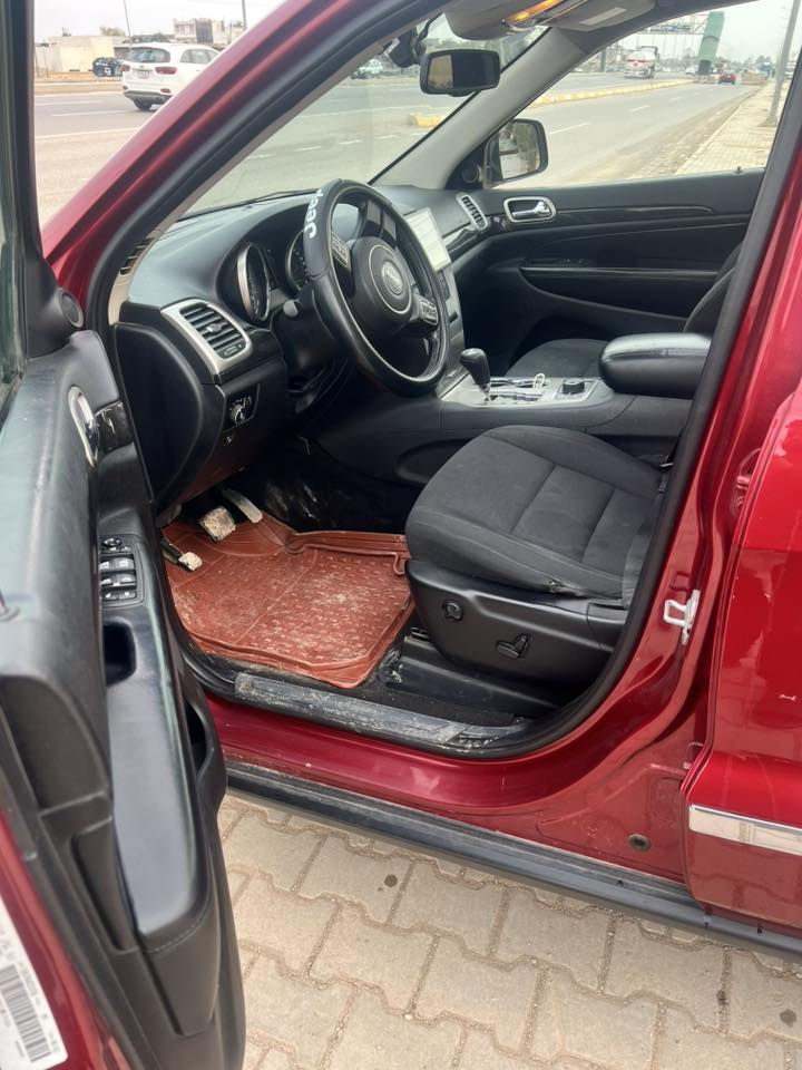 السلام عليكم للبيع جيب لاريدو موديل ٢٠١٣ خليجي لمتددد فول مواصفات ١/١ جديده السياره بغداد اب اسمي السعر ١٩٤ للاستفسار ***********
