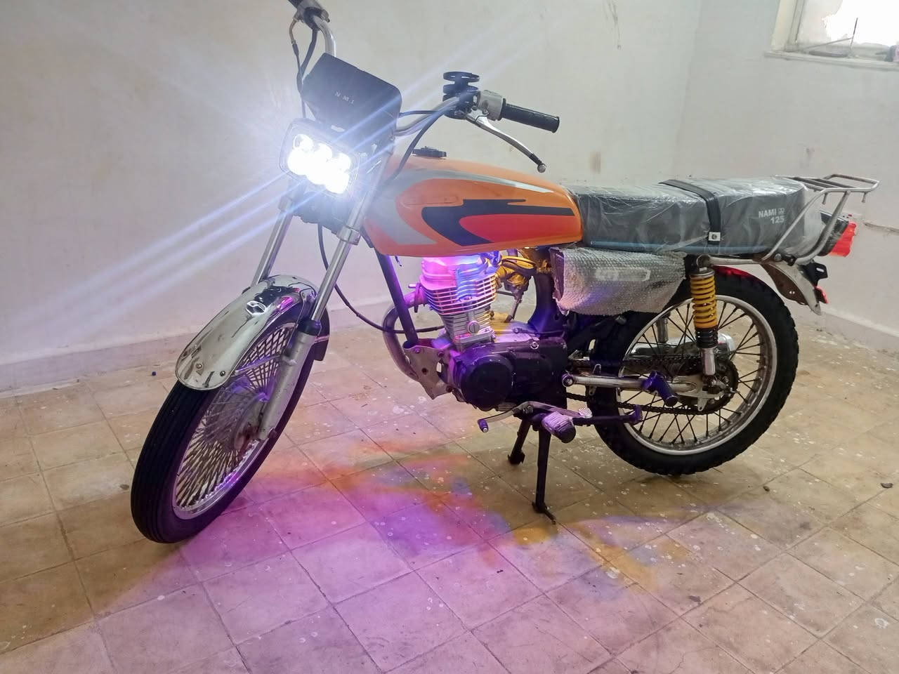 سلام عليكم دراجه ايراني ارشه لبيع نضيفه دراجه كلك بدون اوراق دراجه متعوب عليه مفتوح مره وحده درجه شلعه ومعدل كهربائية كله شغاله ضفيره جديده سعره 550بيه مجال لطيبين مكانك ميسان المجر الكبير 
رقم ***********
واتساب ***********
