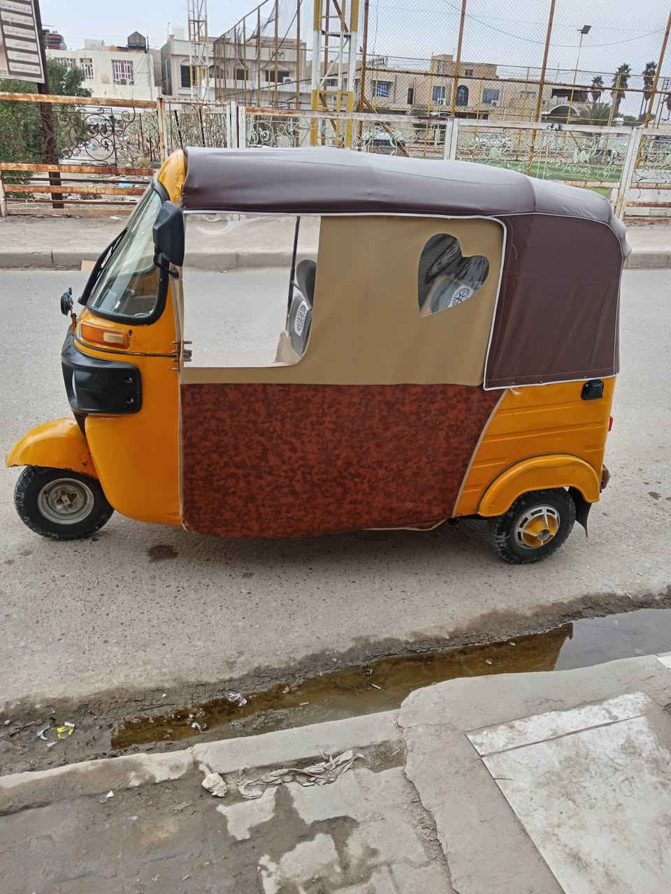 سلام عليكم تكتك للبيع أوراق وكيله شاكر موديل ١٩ بالعماره الشراي يتصل ***********
