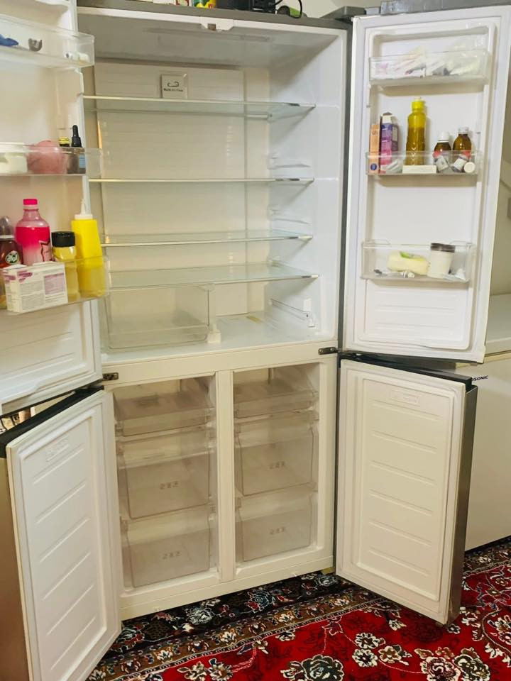 ثلاجه بلسان حجم كبير مستعجل علا بيعته كلش
رايده 150 الف بغداد ‭0772 781 2748‬
