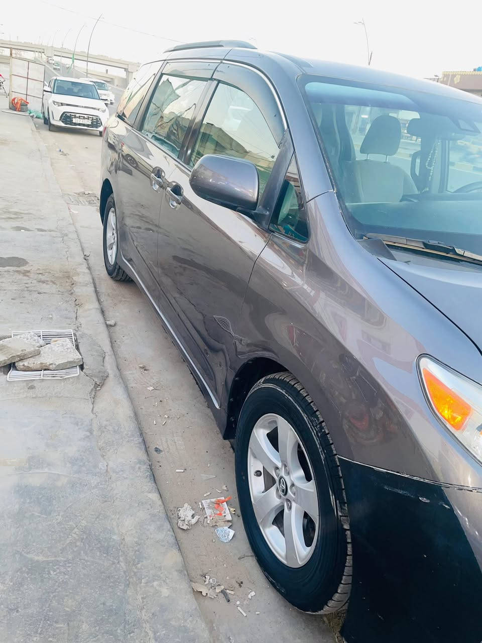 سلام عليكم تيوتا سينا موديل 20البيع  بيبان كهربا 8راكب سته سلندر ماشيه 92حقيقي صوره حادثه بلنشور سعر المطلوب 210وبيه مجال شي بصيط مكان السياره بغداد البلديات ***********
