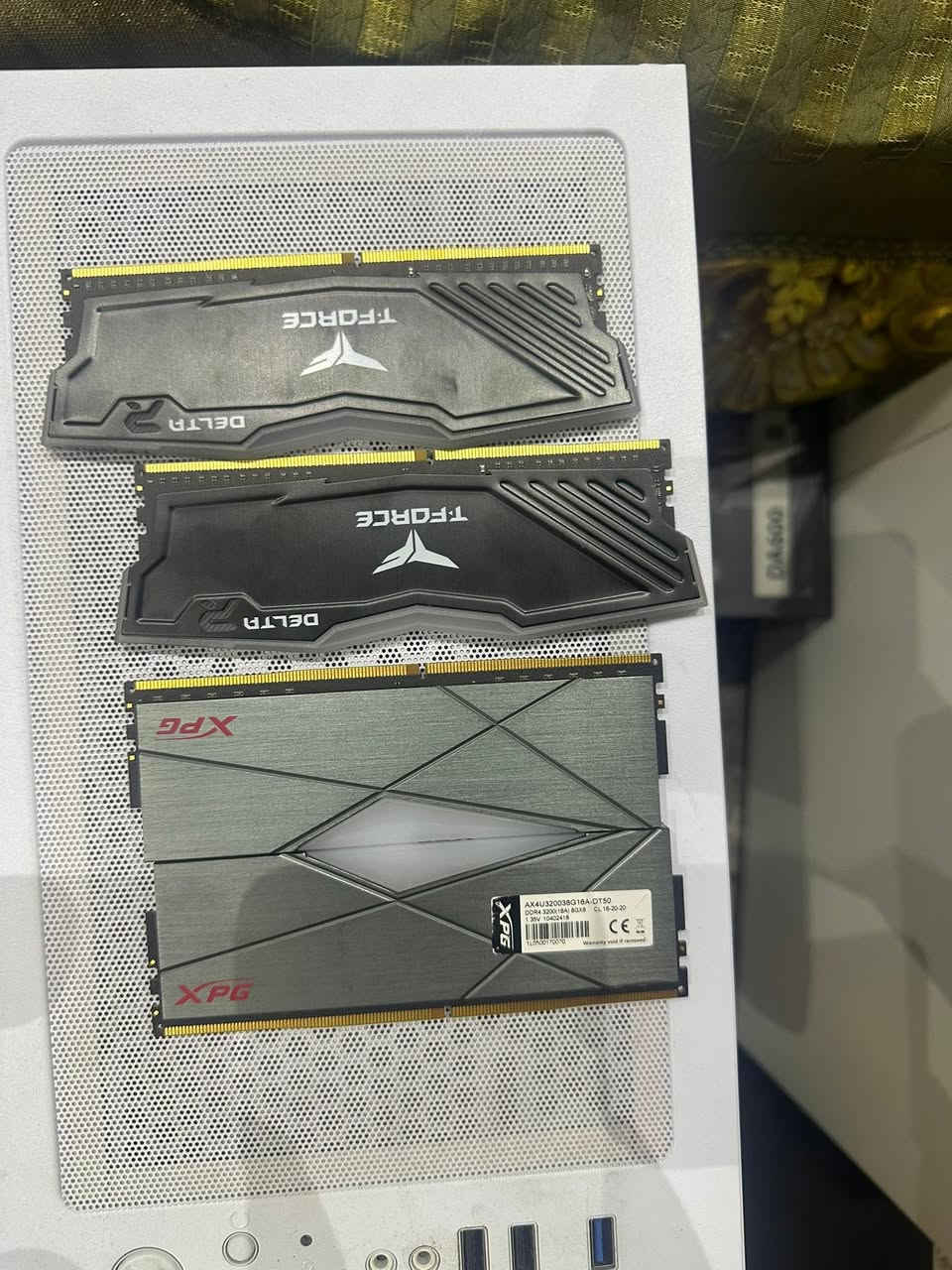 بورد /ddr4  z790 snow dream ب 180
rx6750 10GB x3fan Radeon /كرت
ب450 
كرت / 4060 asus ب 440
تخزين / m.2 512 ssd و hhd 1tp ب 90
بور سبلاي / xigmatek 650 bronze ب 50
تبريد / مبرد هوائي mass ب 20
كيس /  من شركة Herogear ويا اربع فانات ب 55
مبرد مائي Aorus 360 جديد ب 140
تخزين sata 1tp ب 75
رامات/ xpg 2*8 16GB rgb  ب 115
رامات تي فورس 3600 8*2 /16 ب 125
تخزين / m.2 samsung 256 gb ب 35
وموجود قطع غير هذني الي يحب يتفضل خاص
توصيل موجود لكل العراق


**إذا كنت صاحب هذا الإعلان وتريد حذفه لأي سبب، رجاءا أرسل رسالة إلى الدعم الفني**