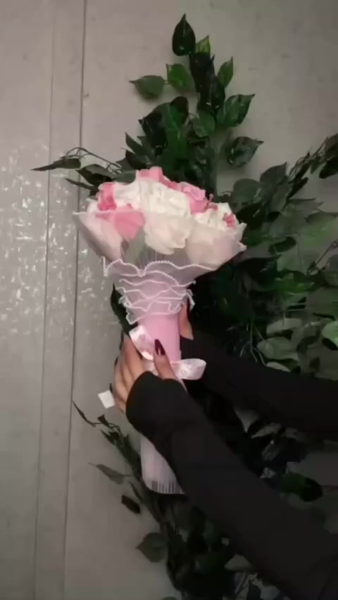 بوكي ورد 🩷🩷 حسب الطلب الزبون انته تختار لون وشكل وبسعر جدن مناسب


**إذا كنت صاحب هذا الإعلان وتريد حذفه لأي سبب، رجاءا أرسل رسالة إلى الدعم الفني**