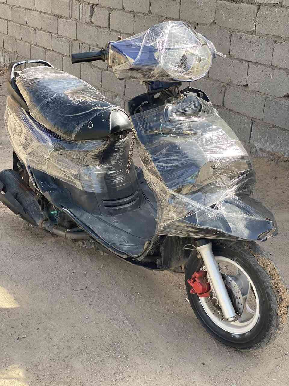 دراجة فراشة للبيع ما عايزة برغي مكاني نجف حي الجزيرة الدراجة نقرة سلف كل شيء مو عايشة السعر 450 وبيها مجال قليل راح أخلي رقم تلفوني اللي يحب يتصل علي.***********
