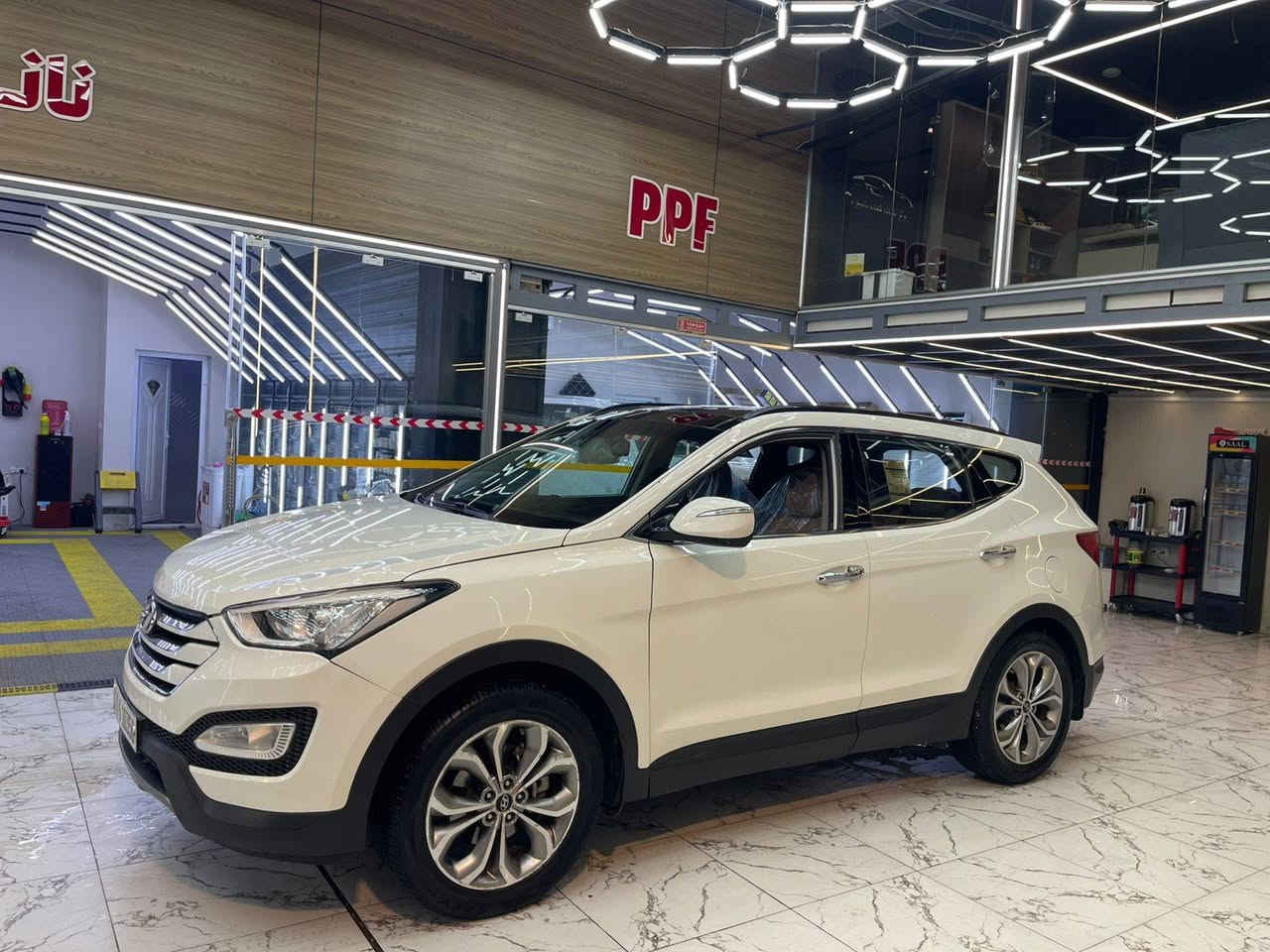 سنتافي 2013 خليجي فول مواصفات
سنويه جديده  
بيها صبغ فقط بدون دواخل باب السايق والجاملغ الامامي وشبر بالبنيدو ربع الباب  الخلفي  اثر شخوط بدون ايرباك  وبدون فتح
مكينه أربعه سلندر مبدله جديده 
السياره ما بيها اي نواقص تخم تاير جديد حداديه جديده 
رقم الهاتف ***********
 واتساب 0750 927 3790
مكان بغداد الكرخ
