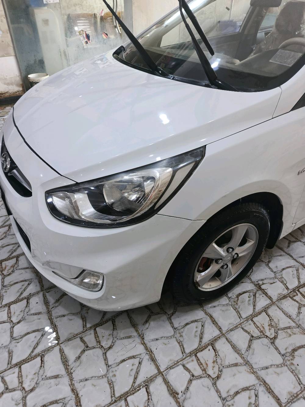 السلام عليكم اكسنت ذي قار موديل2013 مكفولة كفالة عامه عدا طخه بل باب مامصلحها ماشيه 74 الف السيارة جديدة كلش استخدام شخصي مكانها الحبوبي شارع الإخلاص  ***********