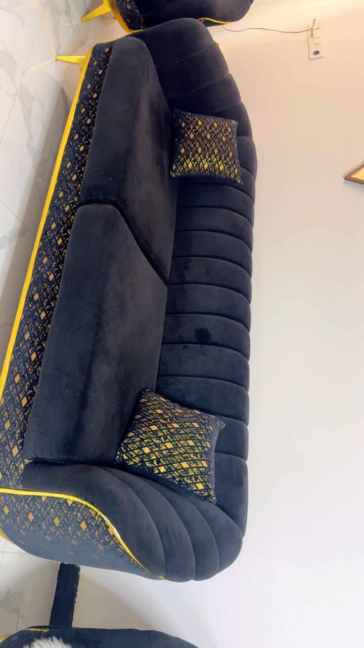 طخم تركي عشر مقاعد ( ست  قطع) 
خشب ثقيل ونظيف جداً 
السعر ٧٥٠. وبي مجال***********
