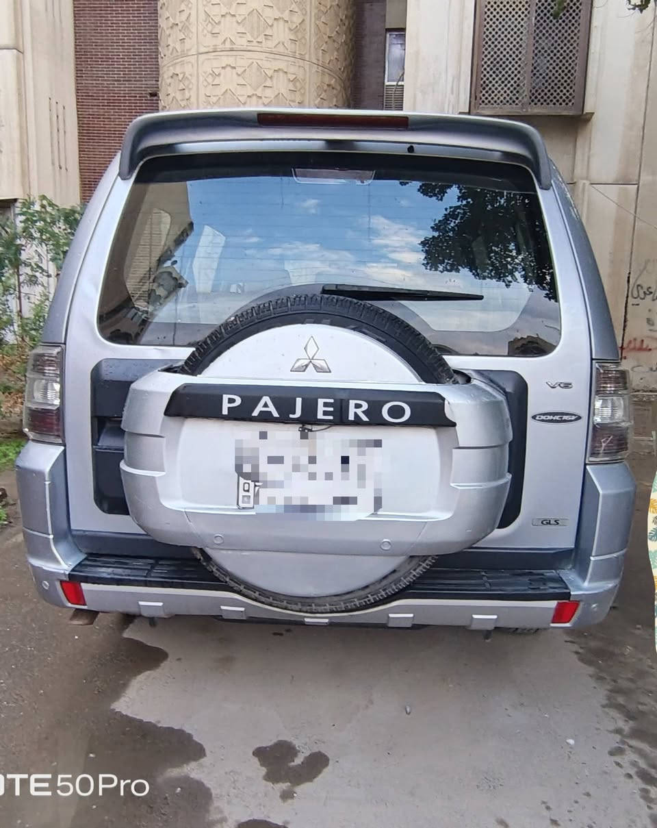 السلام عليكم..
باجيرو ٢٠١٠ بدون فتحة للبيع
السيارة جاهزة تخم تاير يوكوهاما ٨٥٠ ياباني باتري وادامة كاملة
بنيد بارد
جاملغ ايسر وباب الصدر مصبوغ
وتبريد شغال يحتاج غاز
والباقي عالفحص والضمان ان شاء الله 
السعر ١٣٥
***********
