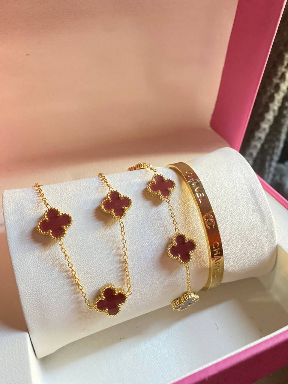 سيتات فان كليف
صلي مختوم ضمان 
سعر السيت 8
توصيل خلال 24 ساعة


**إذا كنت صاحب هذا الإعلان وتريد حذفه لأي سبب، رجاءا أرسل رسالة إلى الدعم الفني**