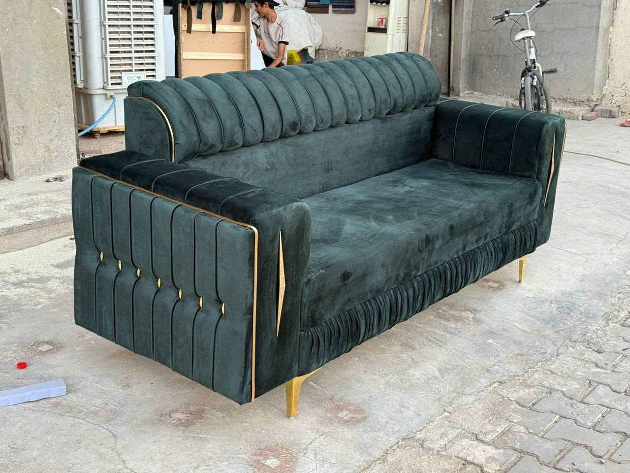 ✨🔥 عرض مميز على القنفات 🔥✨

إذا تبحث عن الراحة والأناقة ببيتك 🏡  
وصلتنا تشكيلة جديدة من القنفات بكل الأذواق:

🛋️ موديلات عصرية وكلاسيك  
🛋️ ألوان تناسب كل بيت  
🛋️ جودة عالية وقماش مريح  
🛋️ أسعار مناسبة للجميع  

🔥 توصيل متوفر  
🔥 إمكانية التفصيل حسب الطلب  

لا تفوّت الفرصة وخلي بيتك أفخم ✨  
راسلنا هسه واحجز القنفه اللي تناسبك 
او اتصل ع الرقم *********** Singapore
