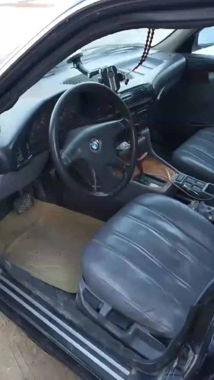 السلام عليكم بي ام للبيع او مراوس 
سيارة خير من الله كير محرك شرط 
تخم تاير صدر نص عمر السيارة عايزها 
بس صبغ وبيها هاي الطخه بل جاملغ الخلفي 
السعر 40وبيها مجال تريد تحويل تريد وكالة *********** مكان السيارة صلاح الدين سامراء
