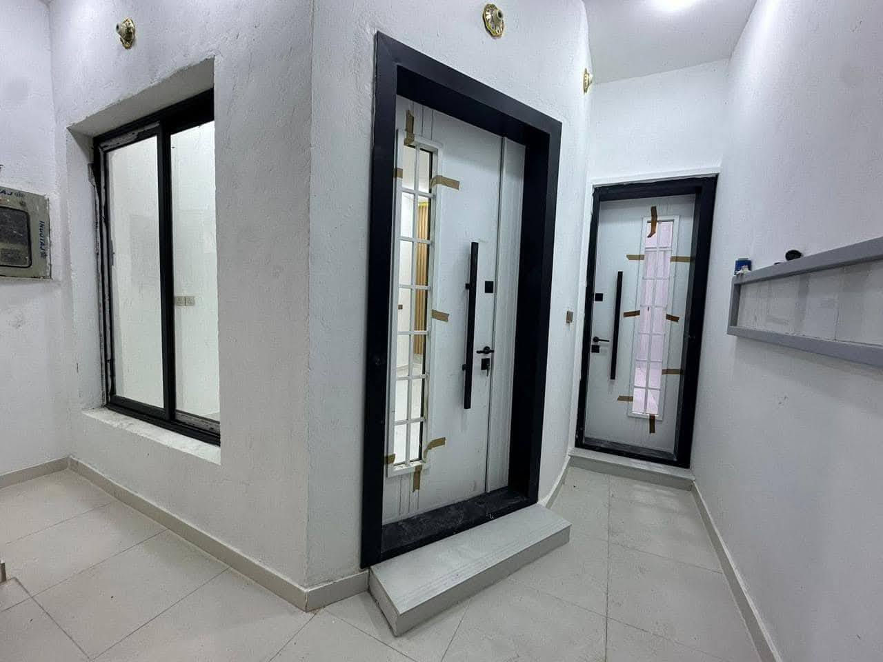 بيت ١٠٠ متر طابو صرف طولاني للبيع في حي الحسن العسكري  قرب البانزين خانة الخضراء الجديدة
البيت صب

اخر مواصفات

بيبان قاصة حديد درجة أولى

باب ملكي خشب ثقيل للداخل

شبابيك وبيبان ألمنيوم

حديقة داخلية

ارضية والواح بورسلين

محجر ألمنيوم 
تم تنزيل السعر بأقل من سعره
مطلوب للمصرف العقاري والتسديد على صاحب البيت 

للتواصل ***********
