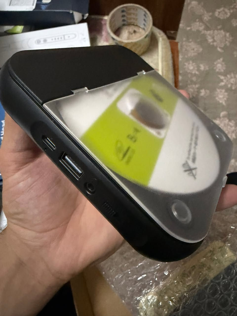الجهاز هو مشغل أقراص مضغوطة محمول طراز KC-918 يحتوي المشغل على تقنية Bluetooth للاتصال اللاسلكي بسماعات الرأس أو مكبرات الصوت. يدعم الجهاز أوضاع تشغيل متعددة بما في ذلك الأقراص المضغوطة (CD)، وذاكرة USB، والاتصال عبر منفذ AUX.يعمل ببطارية داخلية قابلة للشحن، مما يجعله مناسباً للاستخدام أثناء التنقل السعر 25 الف على اول تم


**إذا كنت صاحب هذا الإعلان وتريد حذفه لأي سبب، رجاءا أرسل رسالة إلى الدعم الفني**